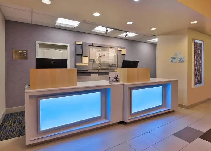Express & - By Ihg 4* Effingham